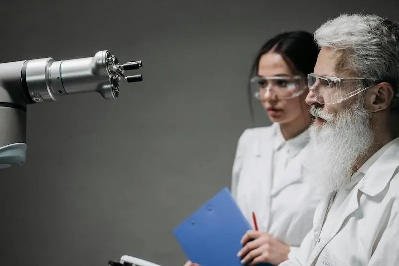 Group of humans observing a robotic arm, symbolizing AI understanding human behavior and emotions